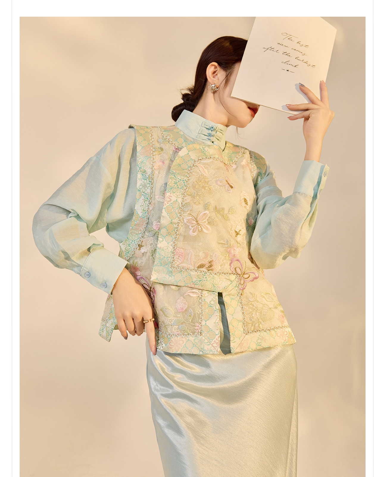 Áo vest gile nữ lụa tơ tằm thêu họa tiết cổ tròn không tay phong cách Trung Hoa mới ZX N6021 — màu xanh nhạt chi tiết 15