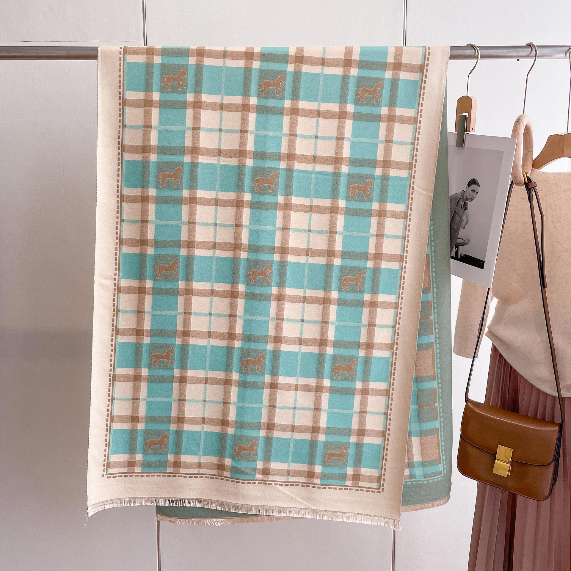 Estilo coreano pony moda estilo occidental Luz de lujo a cuadros de doble cara bufanda impresa de las mujeres otoño e invierno cálido chal engrosado bufanda