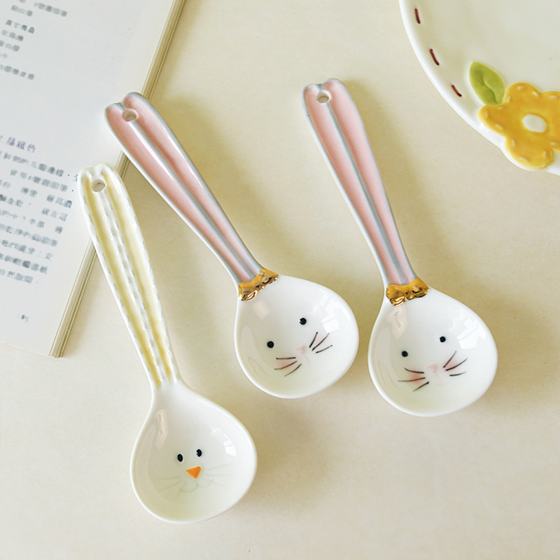 Lindo de dibujos animados en relieve cerámica larga cuchara herramientas de cocina pequeña cuchara de café alta temperatura porcelana ceremonia desayuno cuchara