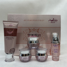 ��ѩ���m�����ĉ����n����һ������������wɫ�o�w���b