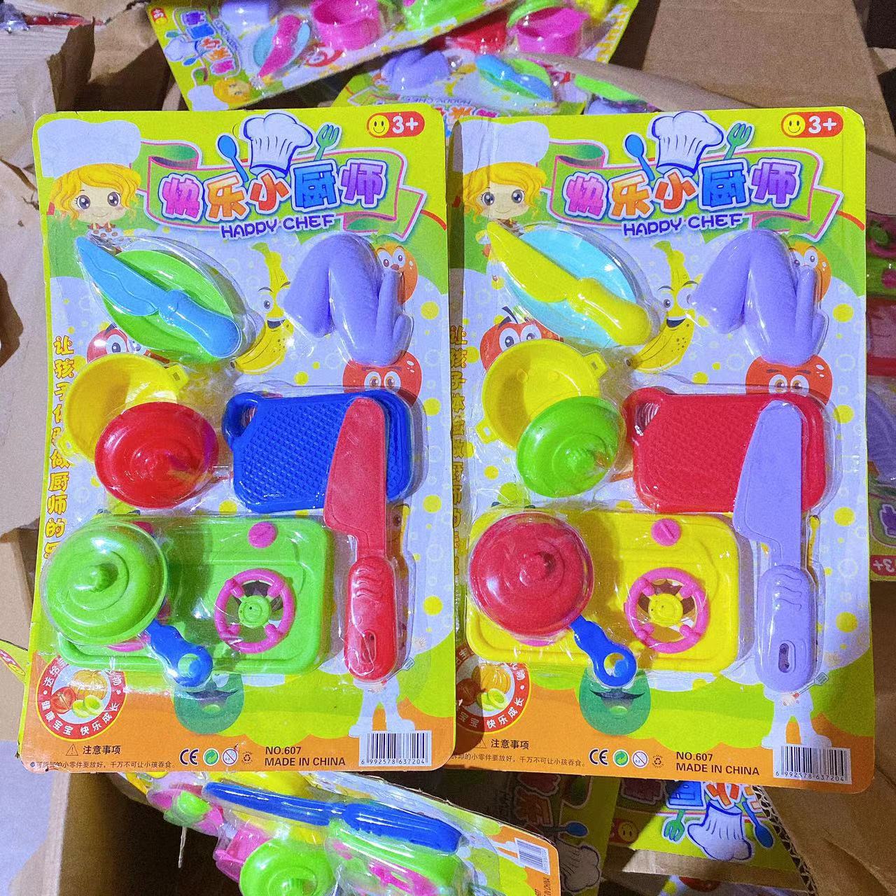 Juguetes para niños para el hogar conjunto de cocina puzzle regalo de cocina pequeño cocinero collar 2 yuanes al por mayor