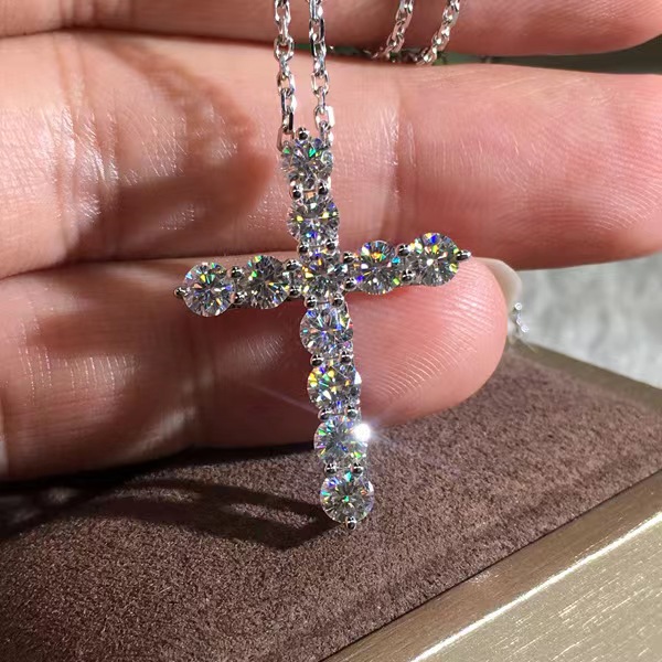 Streetwear Cross Copper Inlay Zircon Pendant Necklace display picture 1