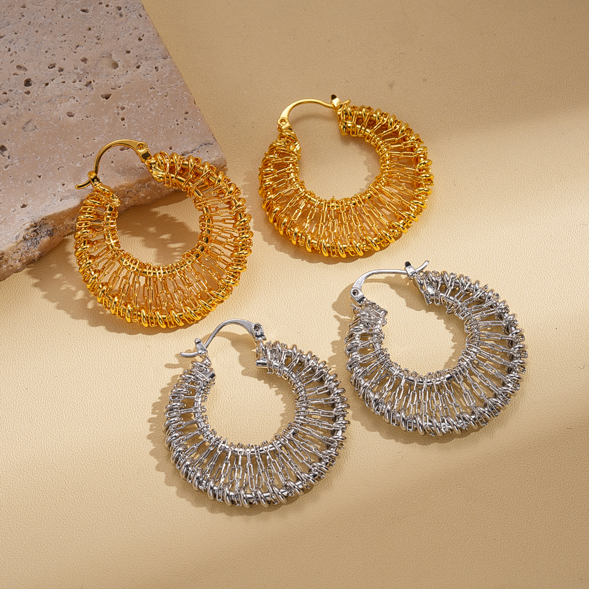18k oro galvanizado metal europeo y americano hueco redondo trenzado perfiles retro transfronterizos de alta calidad nicho pendientes