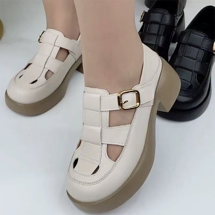 Explosión de cuero suave cabeza de sandalias huecas primavera y verano 2026 nuevo tipo de sandalias de damas transpirables casuales suaves