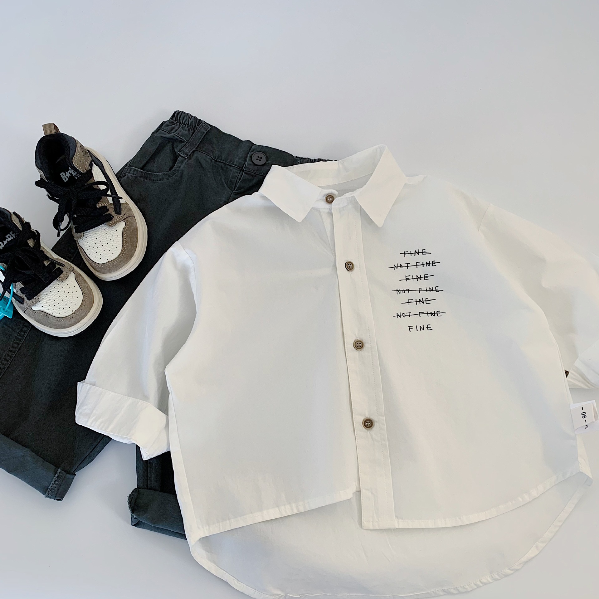 Camisa para niños Maibao 2025 primavera nuevos hombres y mujeres bebé letras solapa top camisa ropa de primavera para niños coreanos