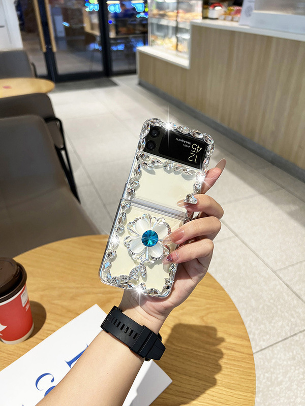 Suitable for Samsung Zflip4 Mobile Phone Case with Rhinestone Clover Zflip3 Edge Diamond Transparent Zflip1/2 Female Protective Cover Suitable for Samsung Zflip4 Mobile Phone Case with Rhinestone Clover Zflip3 Edge Diamond Transparent Zflip1/2 Female Protective Cover