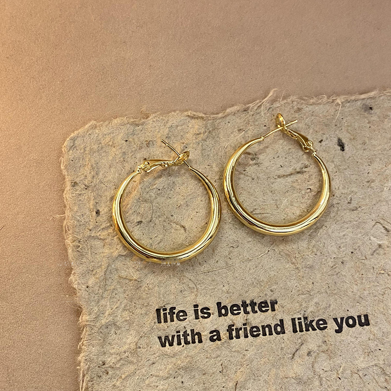 Pendientes geométricos de anillo simple de nuevo estilo transfronterizo de aguja de plata, sentido de diseño, pendientes de lujo simples y ligeros, pendientes de sentido de alta gama de moda al por mayor