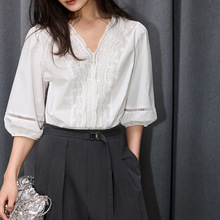 V领白色气质衬衫女2025夏款泡泡袖上衣法式重工花边拼接中袖衬衣