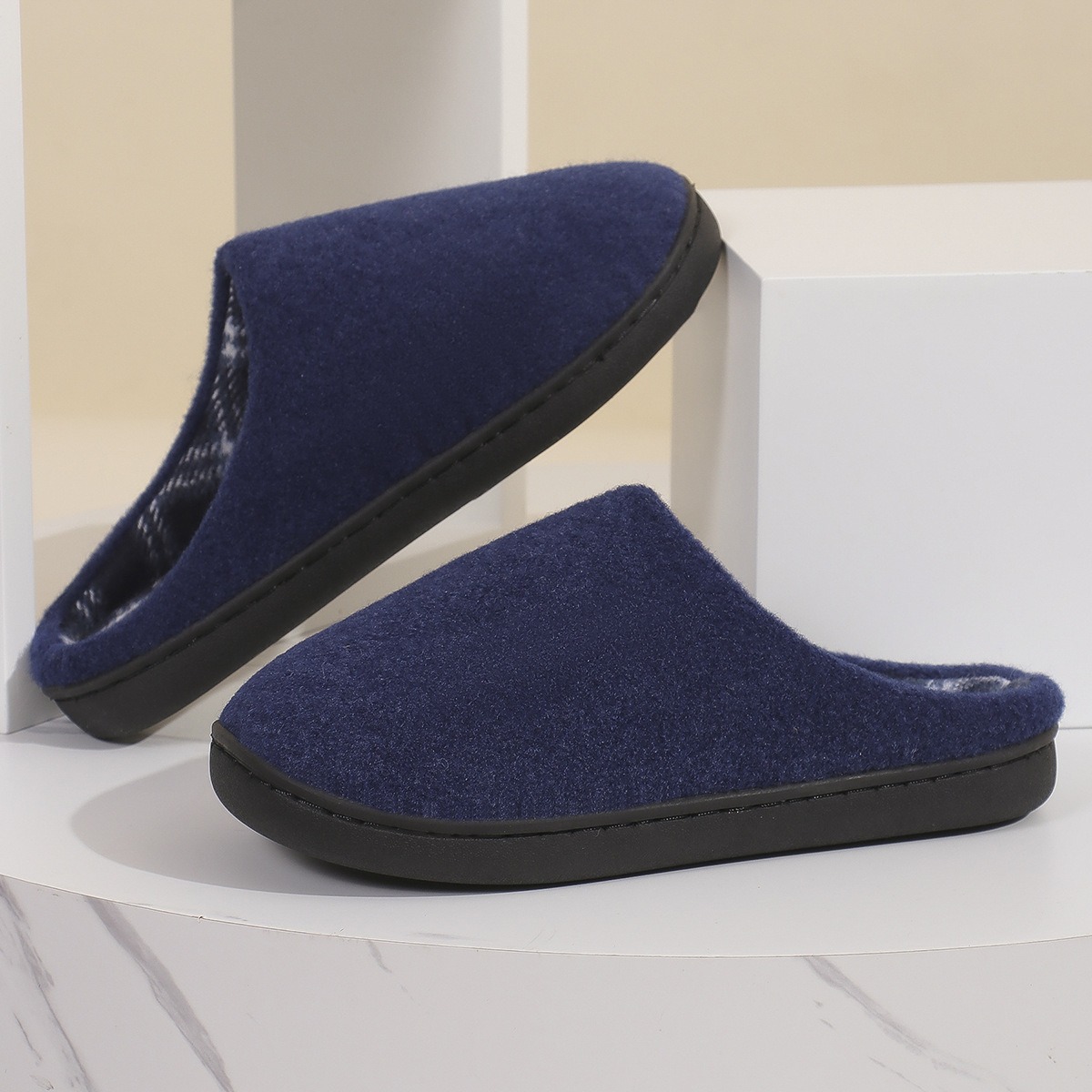 Zapatillas de mujer, nuevas zapatillas de algodón de invierno, color liso, para el hogar, antideslizantes, cálidas, para el tiempo libre, gruesas, cómodas, con suela suave y esponjosa._voghion.com