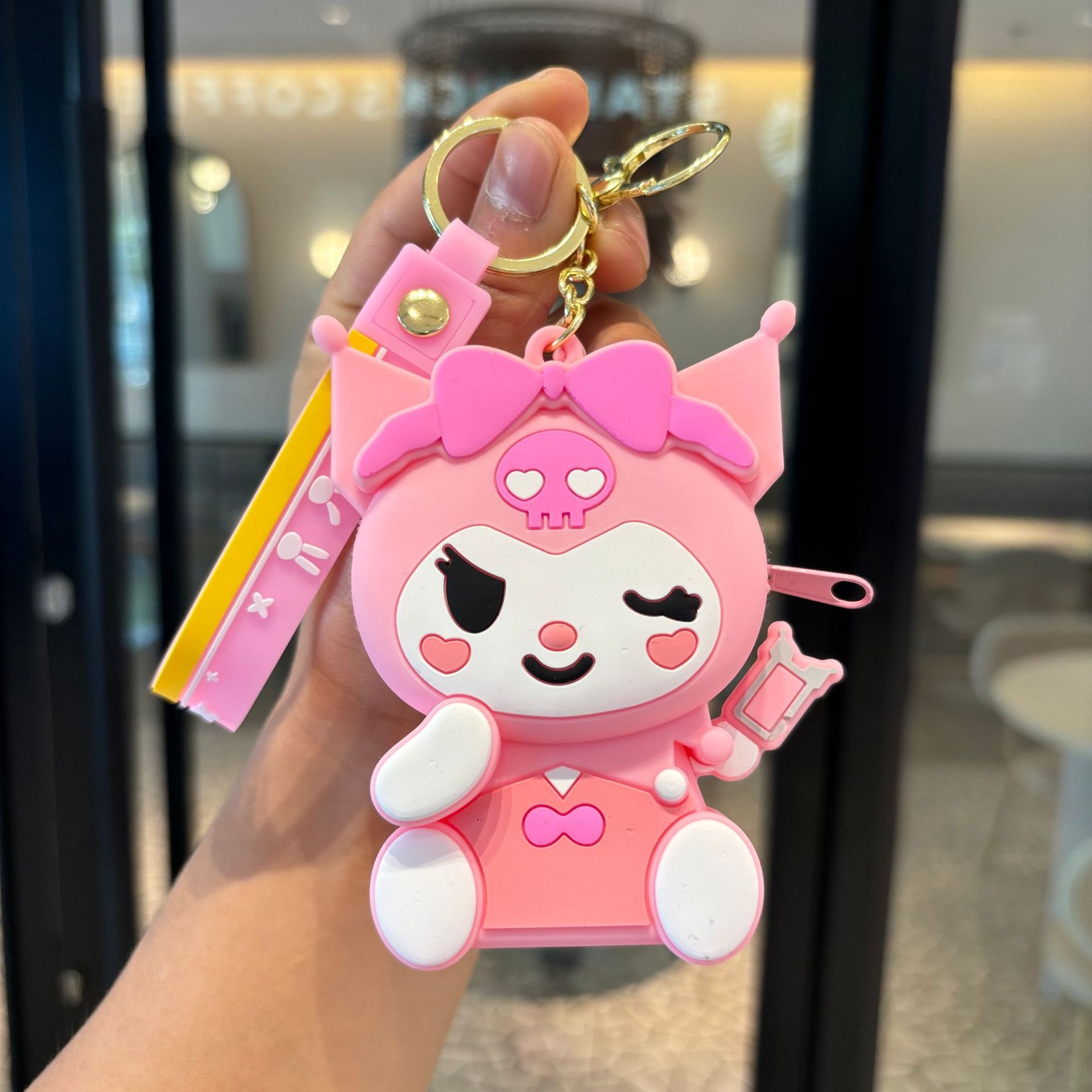 サンリオの小銭入れのキーホルダーが可愛いです。