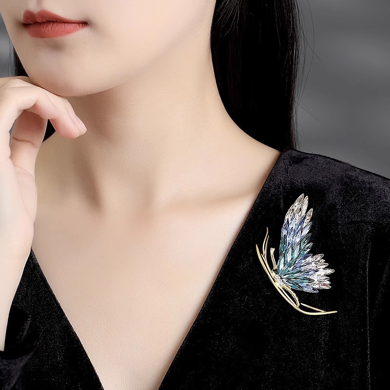 轻奢渐变彩蝴蝶胸针高档女优雅气质水晶胸花小众设计感别针配饰品|undefined