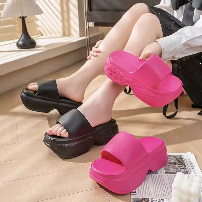 Летние толстоподошвенные шлепанцы для верхней одежды, сандалии на высокой подошве 2025, высококачественные женские оптовые модные сандалии из EVA.
