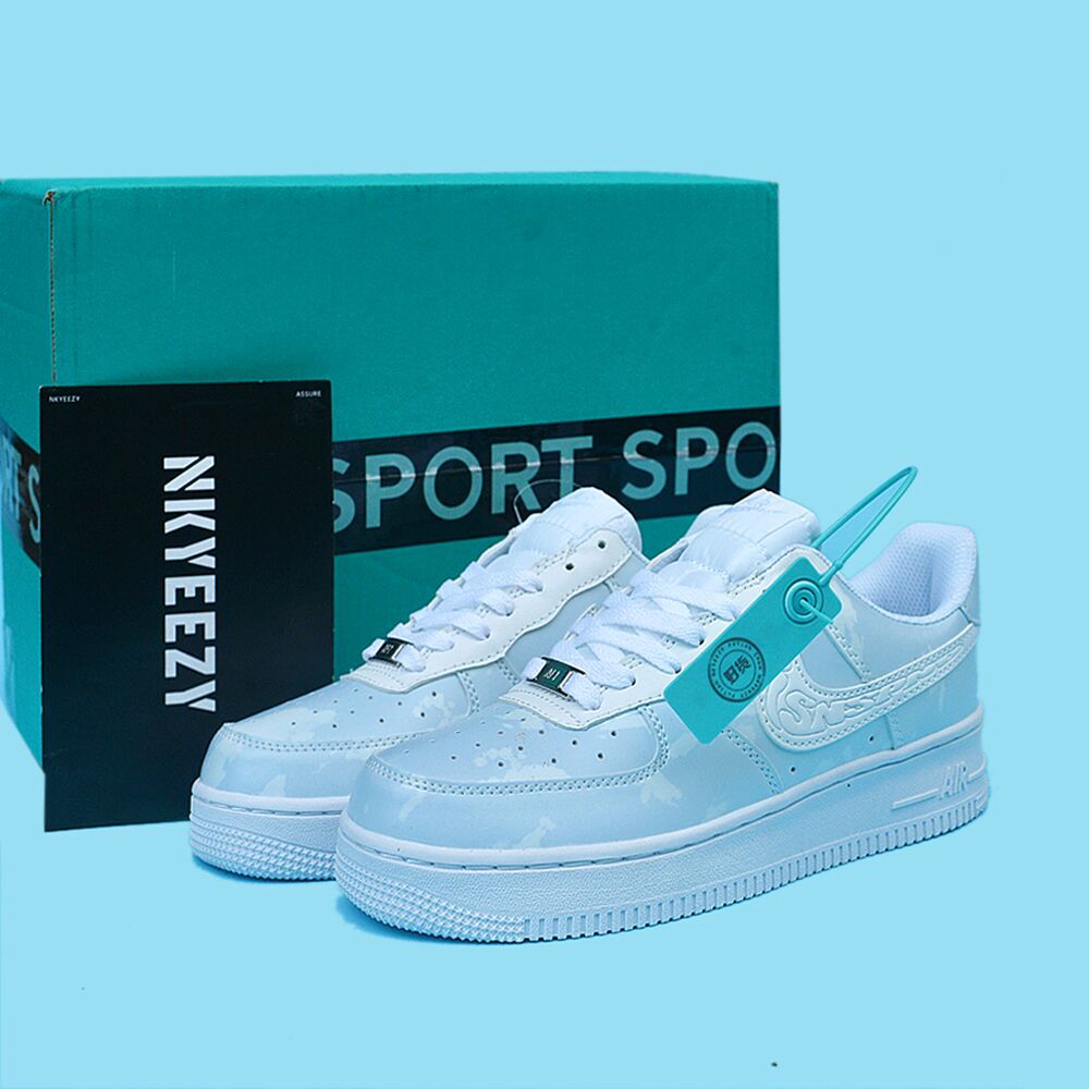 Naike Guan Air Force One Zapatos casuales para hombres y mujeres Zapatos blancos bajos clásicos de todo fósforo AF1 Pareja Zapatillas de deporte al aire libre