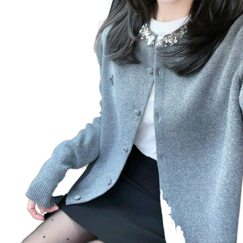 时尚灰色重工镶钻圆领针织开衫毛衣女法式复古温柔高级2025冬新款|undefined