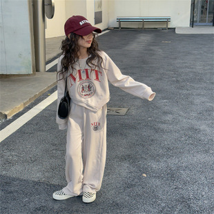 Girls' autumn clothing suit 2023 New girls' online red and Western style Spring and Autumn Online popular sports children's Autumn Sweater