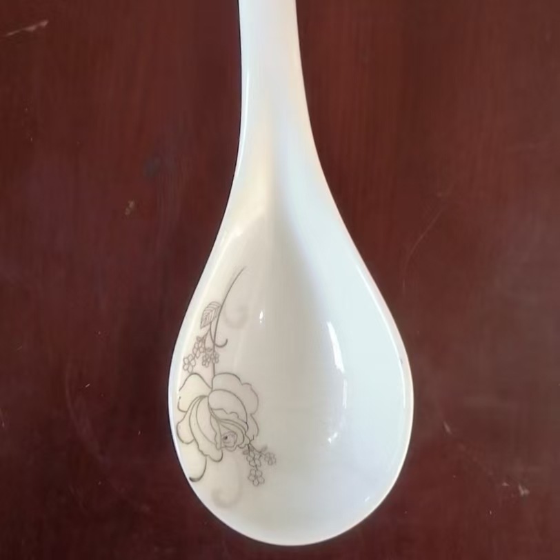 Venta al por mayor de cerámica de oro cuchara Hotel cuchara hogar Cisne mango largo cuchara restaurante vajilla cuchara puesto al por mayor