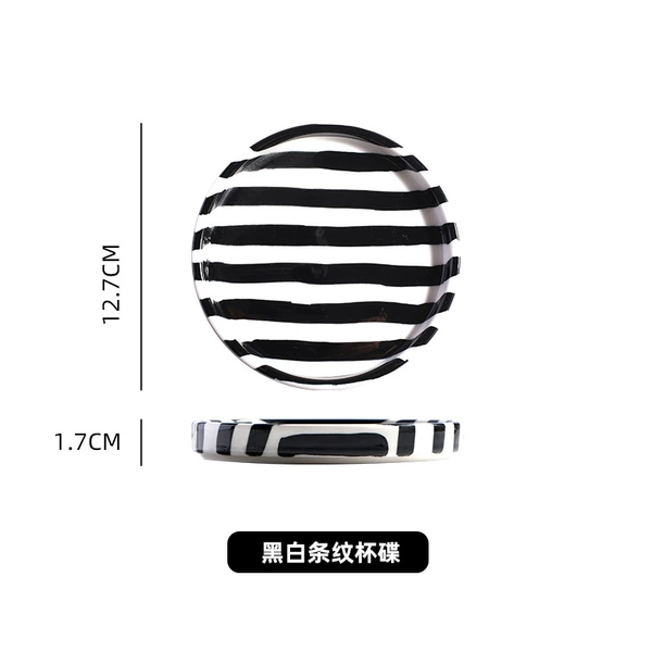 Middle -aged black striped cup disc