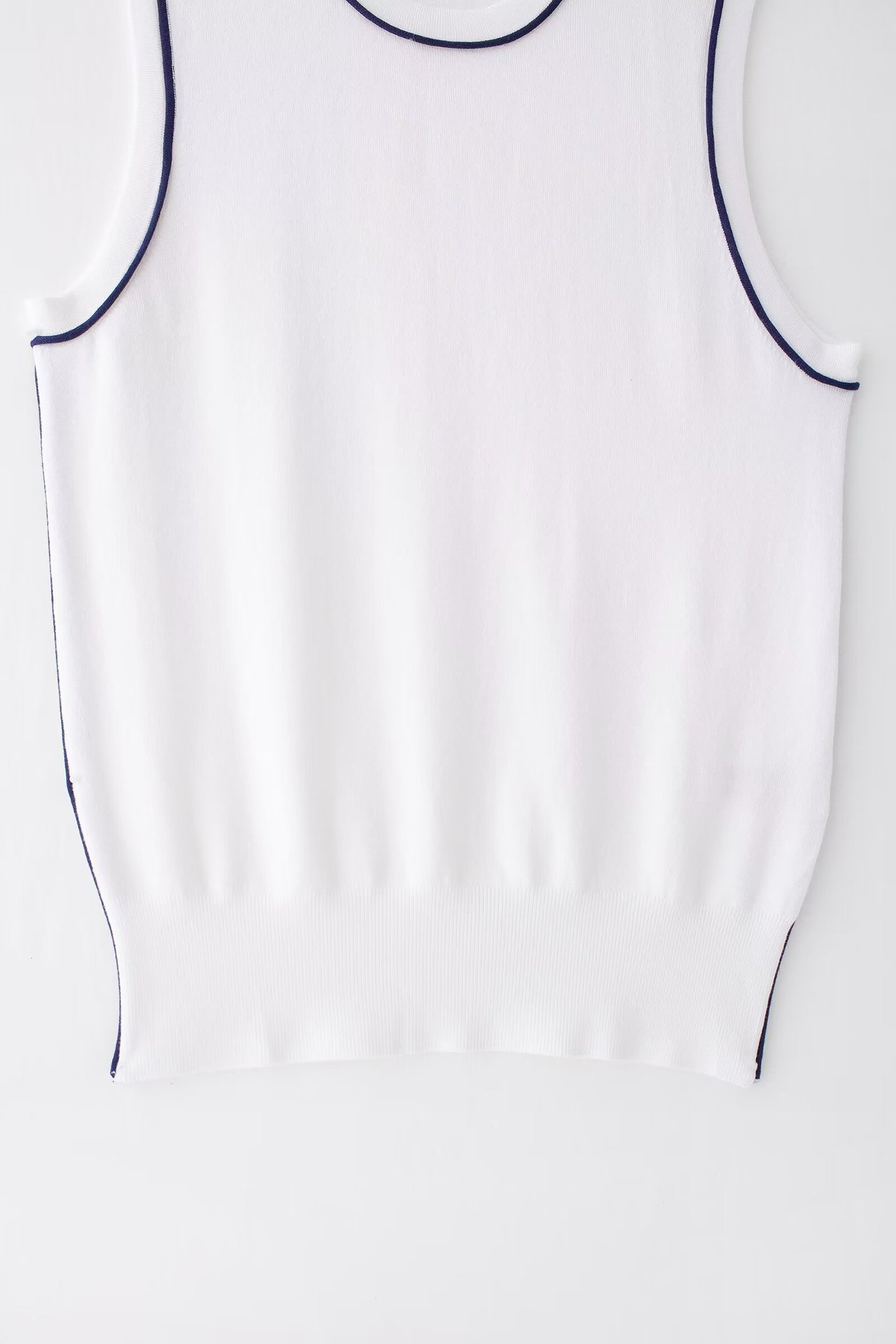 Vêtements pour cheveux extérieurs 2024 été nouvel article haut à aiguille plate à bordure de couleur contrastante pour femmes_voghion.com