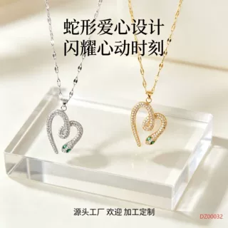 跨境新款蛇形爱心吊坠项链铜锆石满钻爆闪精致百搭锁骨链批发定制