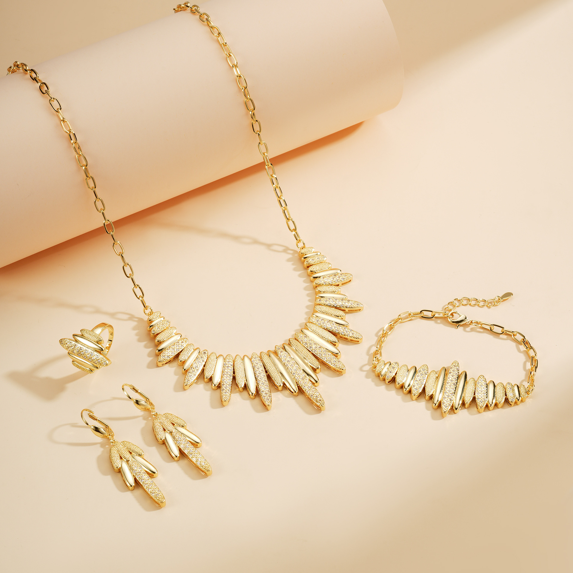 Joyas populares europeas y americanas Zircon set collar de moda de alta gama pendientes pulsera anillo accesorios de banquete set de cuatro piezas mujeres