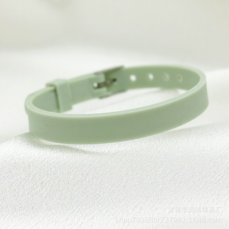 8mmシリコン手首バンドdiy個性的な手ベルトカップルの手環バンドは8mmの穴径アクセサリーの部品を着用するのに適しています。