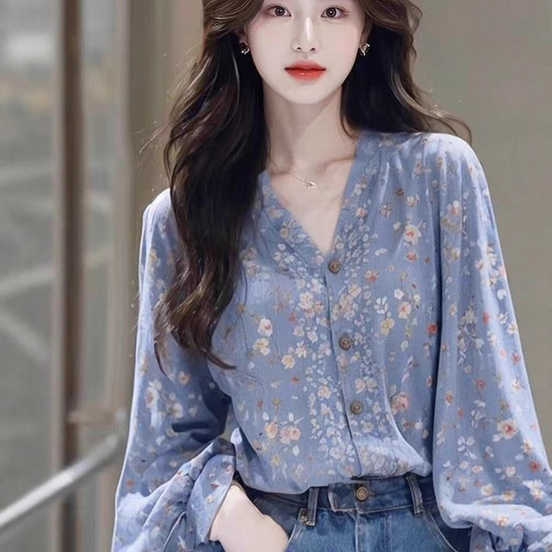 2025法式优雅绝美蓝色碎花V领长袖春秋季新款超好看宽松遮肉衬衣|undefined