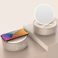 新しい多機能携帯電話ワイヤレス充電化粧鏡 Bluetooth スピーカー目覚まし時計サポート高速充電スタンド化粧鏡が付属しています