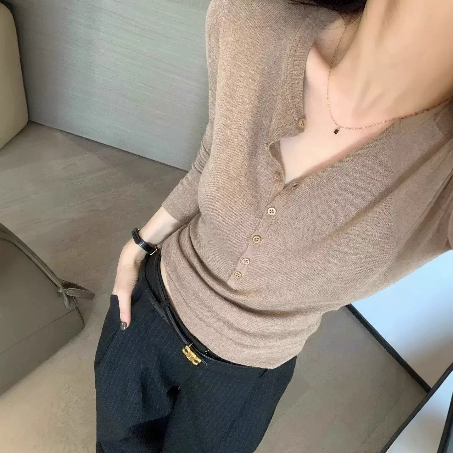 老钱风精纺羊毛针织衫女修身正肩上衣25新款秋冬v领修身内搭打底
