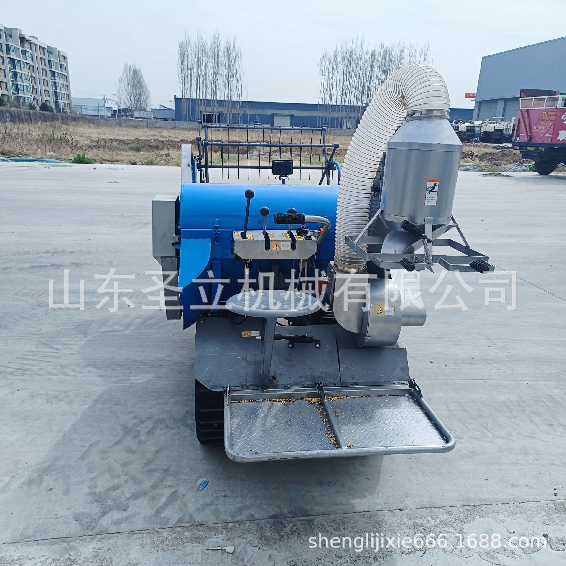 小型水稻发动机装袋式家用小麦乘坐式收割机1100型收割脱粒常州