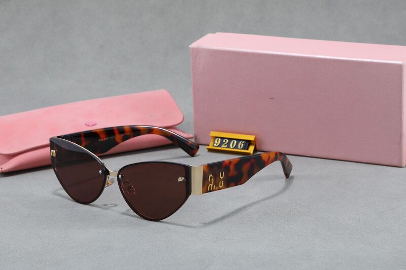 2025 ファッション個性前衛的な miu キャットアイサングラス男性と女性のための抗 UV リムレスカラーマッチングワイドレッグメガネロゴ付き|undefined