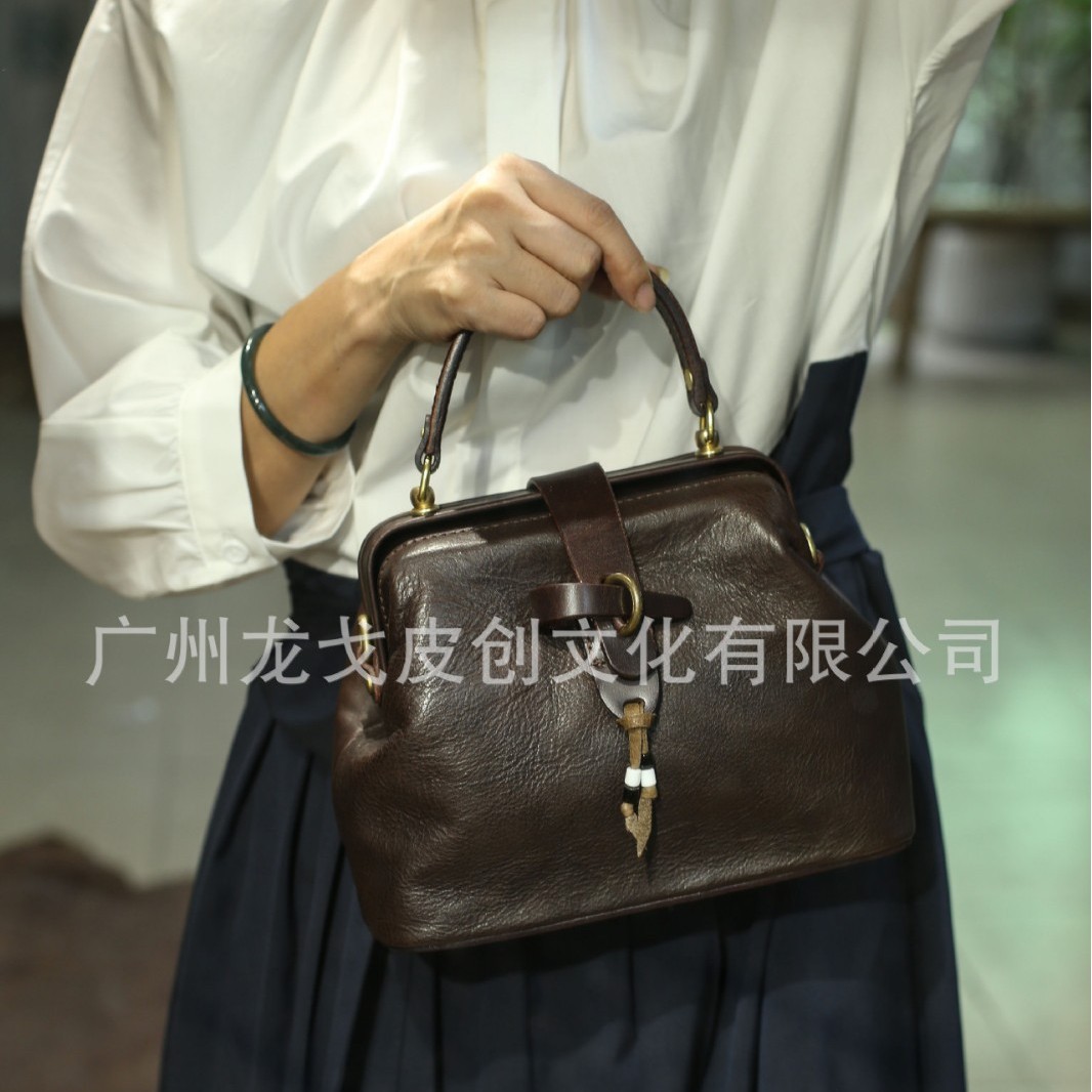 马皮包包女士斜跨复古夹子包植鞣牛皮医生包包日常手提包百搭