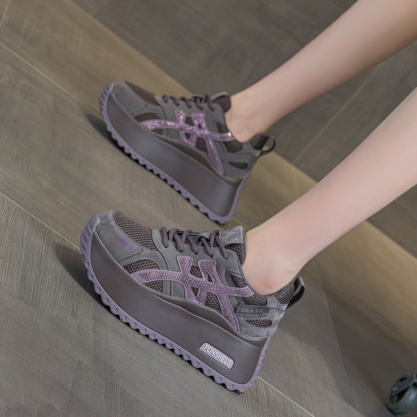 Giày sneaker nữ đế dày phong cách retro dành cho người dáng nhỏ, giày dad hot trend thu 2026, tăng chiều cao — M2933-1 màu xám đính kim cương, M2933 màu đen, M2933 màu nâu, M2933-1 màu đen đính kim cương