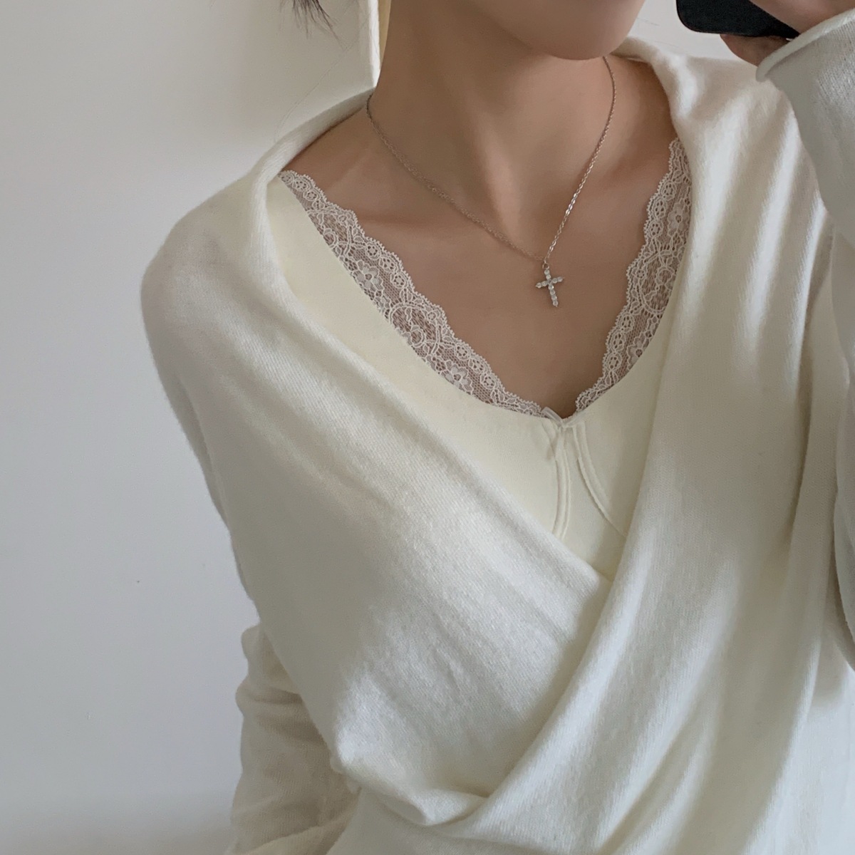 1727性感蕾丝深V修身显瘦保暖白色背心女内搭打底叠穿带胸垫内衣