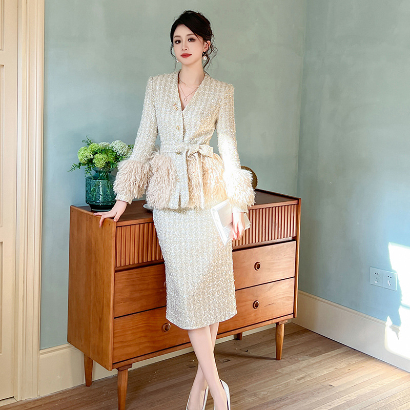 2026 Spring New Style Chanel-Inspired Sequined Tweed Slim-Fit Jacket with a Unique Design and Thick Fur Coat 70102