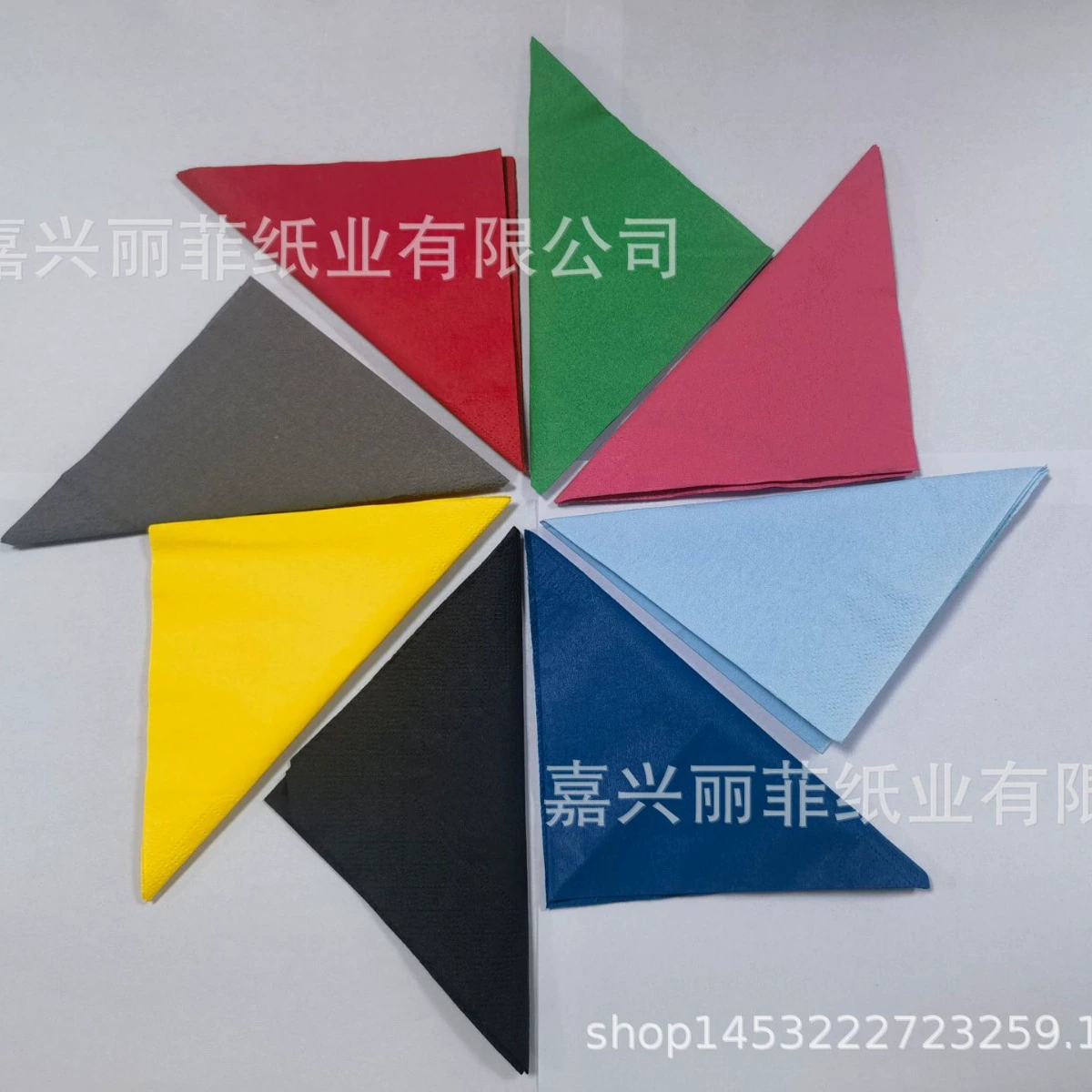 Производитель окрашенных бумажных полотенец, красные бумажные полотенца, рекламные бумажные полотенца, черные бумажные полотенца, различные варианты в наличии, окрашивание производителем.