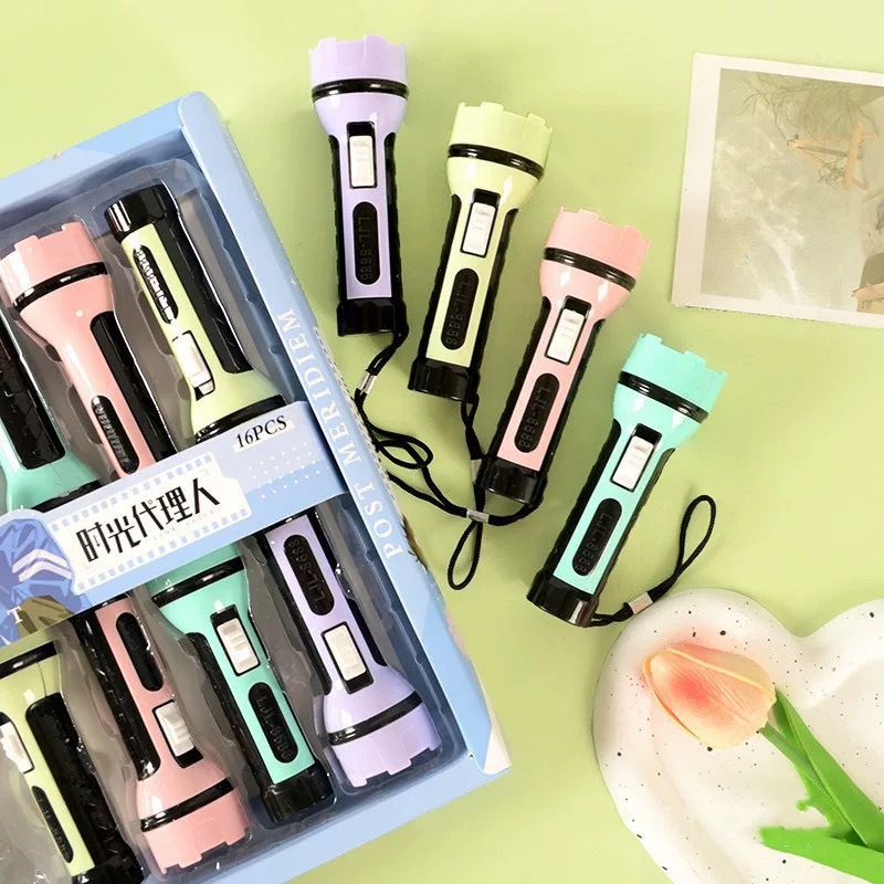 LED de plástico pequeño juguete luminoso antorcha electrónica de colgante conveniente para llevar pequeños regalos