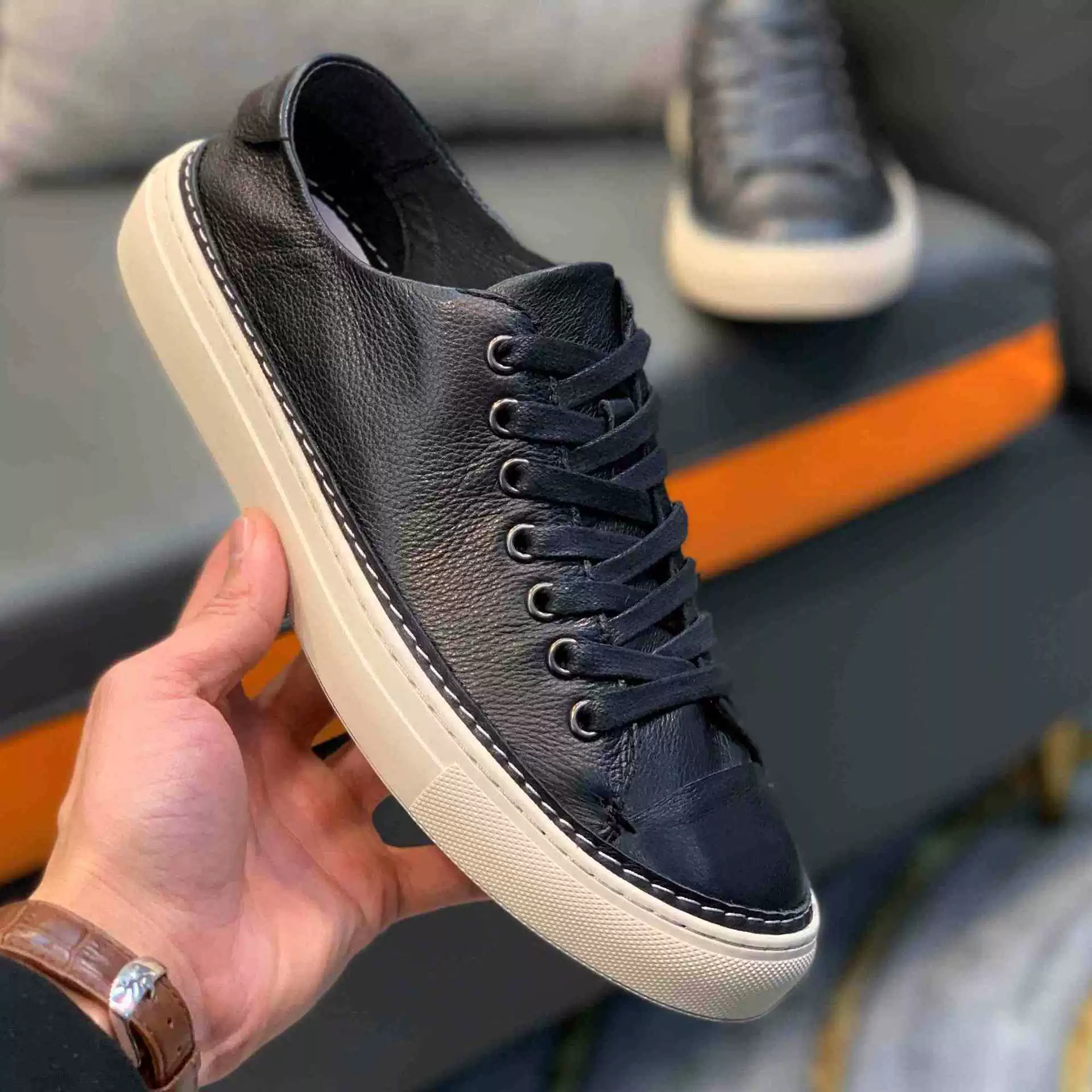 Мужская обувь 2024 новая повседневная обувь мягкая кожа дышащая модная тенденция кожаная обувь минималистичная обувь ретро мужская обувь маленькая белая обувь