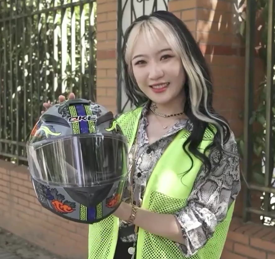 Foreign Trade Motorcycle Helmet with Horns, Full-Face Helmet for Men and Women, Safe for All Seasons, Rider Electric Vehicle Helmet, Dropshipping