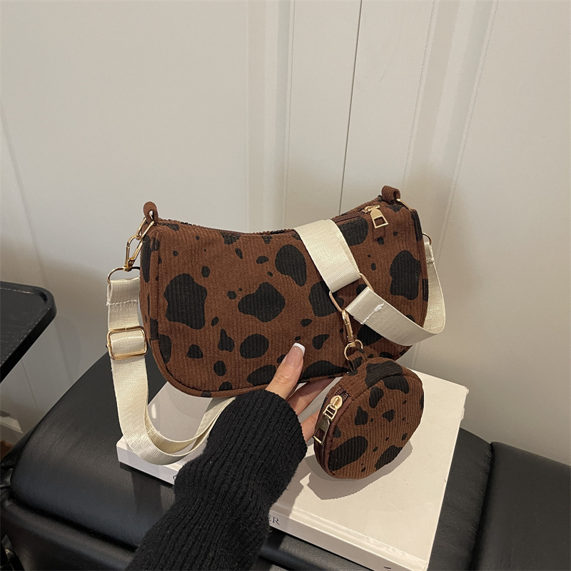 Bolsa transversal japonesa com estampa de vaca para mulher_voghion.com