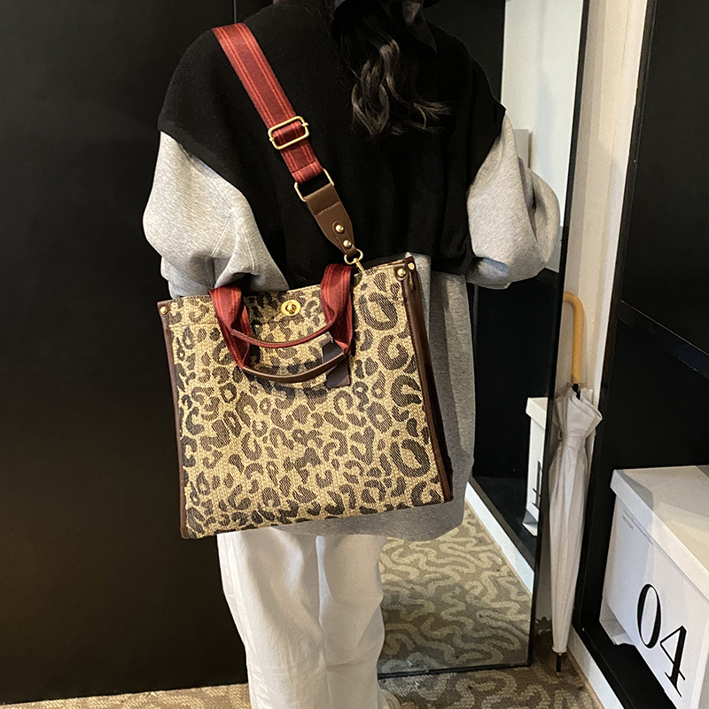 Bolsa de mano transfronteriza estricta versátil bolso de cubo de agua mujer otoño / invierno 2025 nuevo estilo de alta sensación bolso de hombro bolso de moda