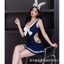 �κ�����Ȥ���¼���У�@��Ů���Ʒ���Ó�_�nӾ��Ů�����B�w��ȹ