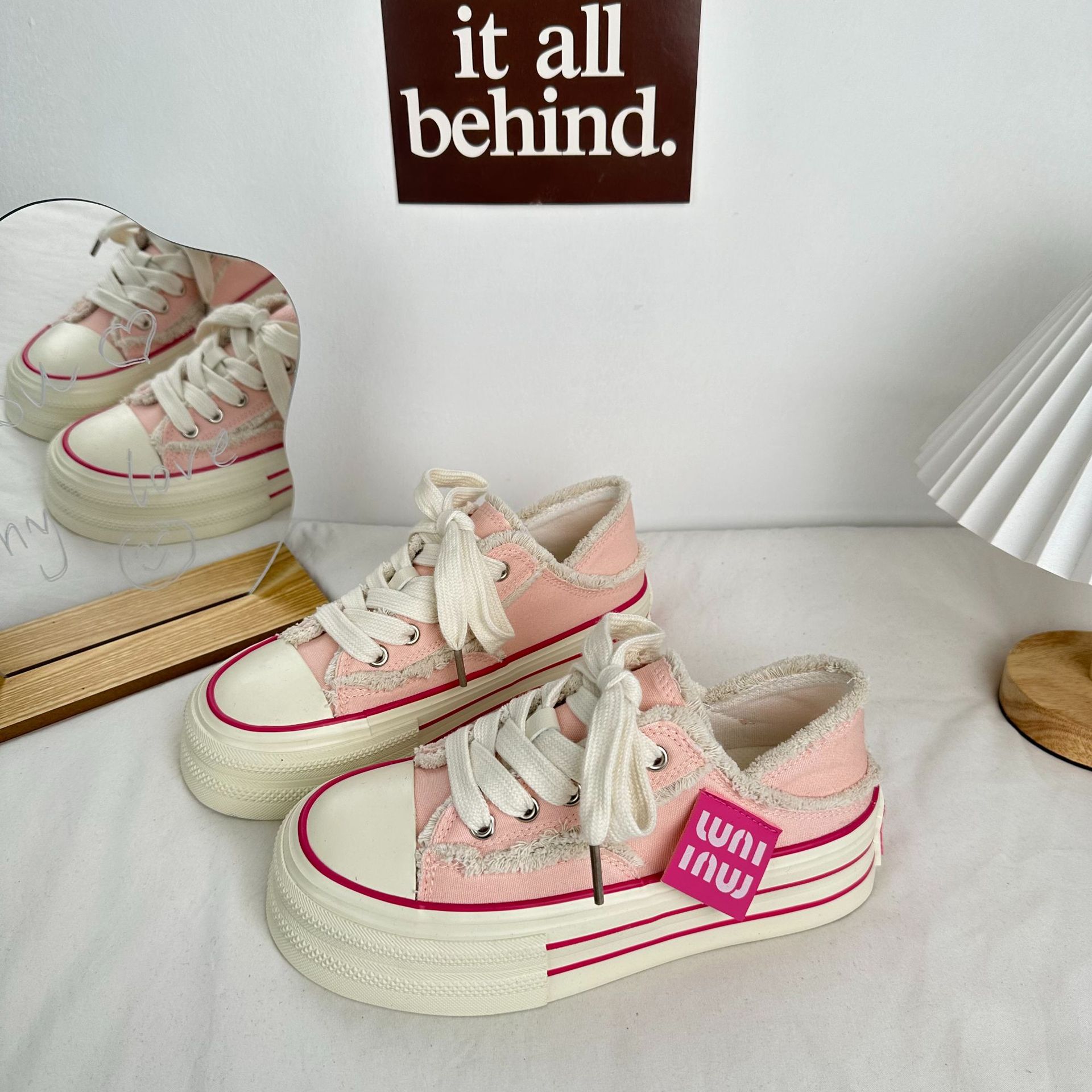 Longwave de fondo grueso de verano bajo nuevo zapato de lona para mujeres 2024 estudiantes transpirables aumentan el pie medio soporte zapatos blancos para mujeres