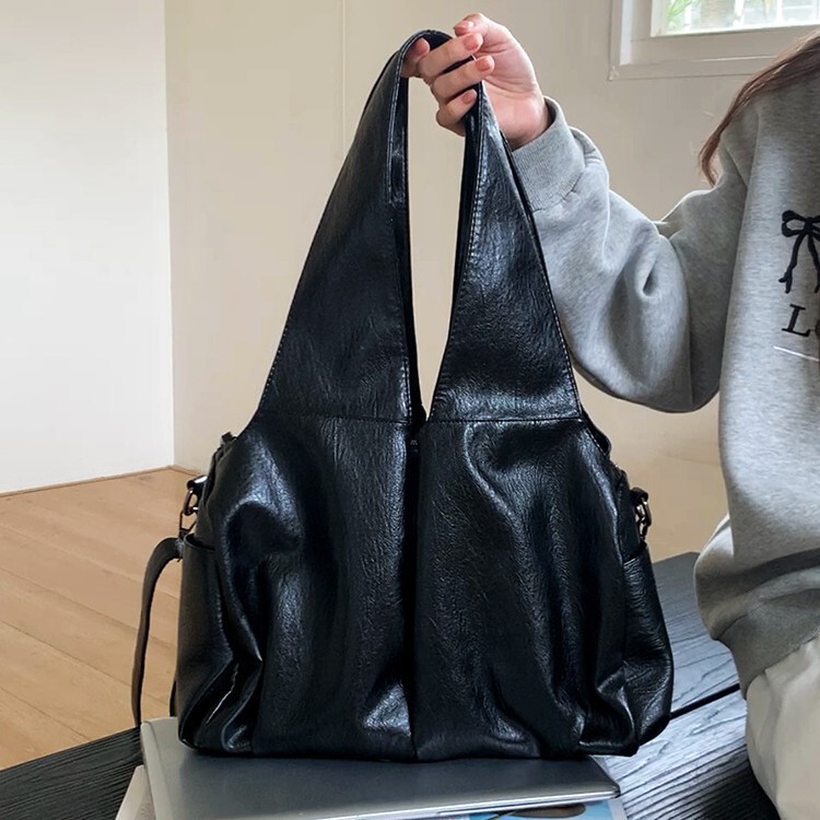 American Retro Oil-Waxed Leather Large-Capacity Tote Bag, Black, High-End, Versatile Shoulder Bag, Commuting Crossbody Bag American Retro Oil-Waxed Leather Large-Capacity Tote Bag, Black, High-End, Versatile Shoulder Bag, Commuting Crossbody Bag