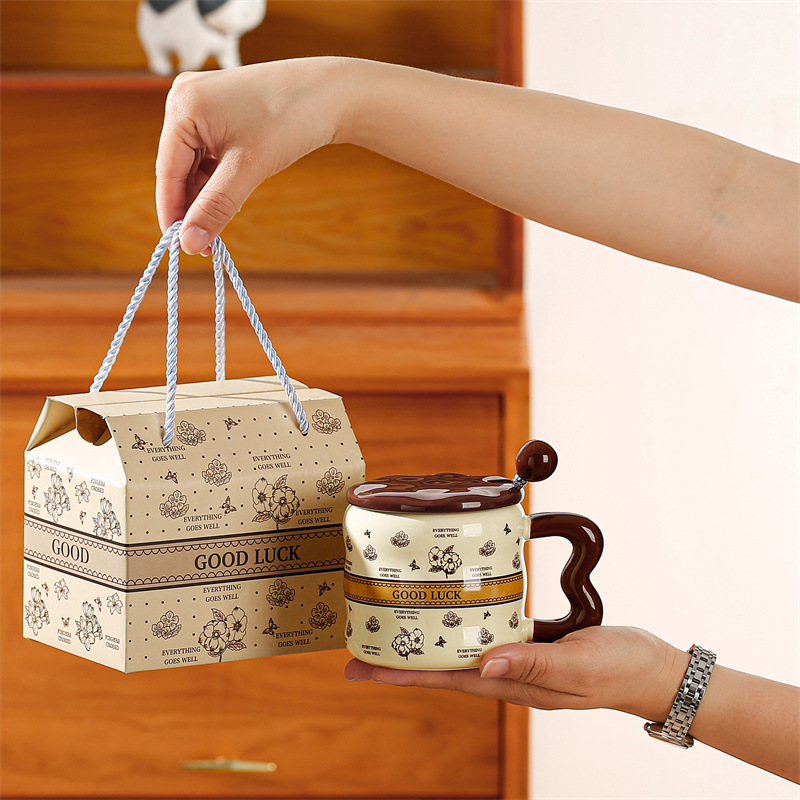 Flores retro tazas de alta sensación de marca de oficina simple para el hogar tazas de agua de niñas con tazas de desayuno de pareja de café con tapa