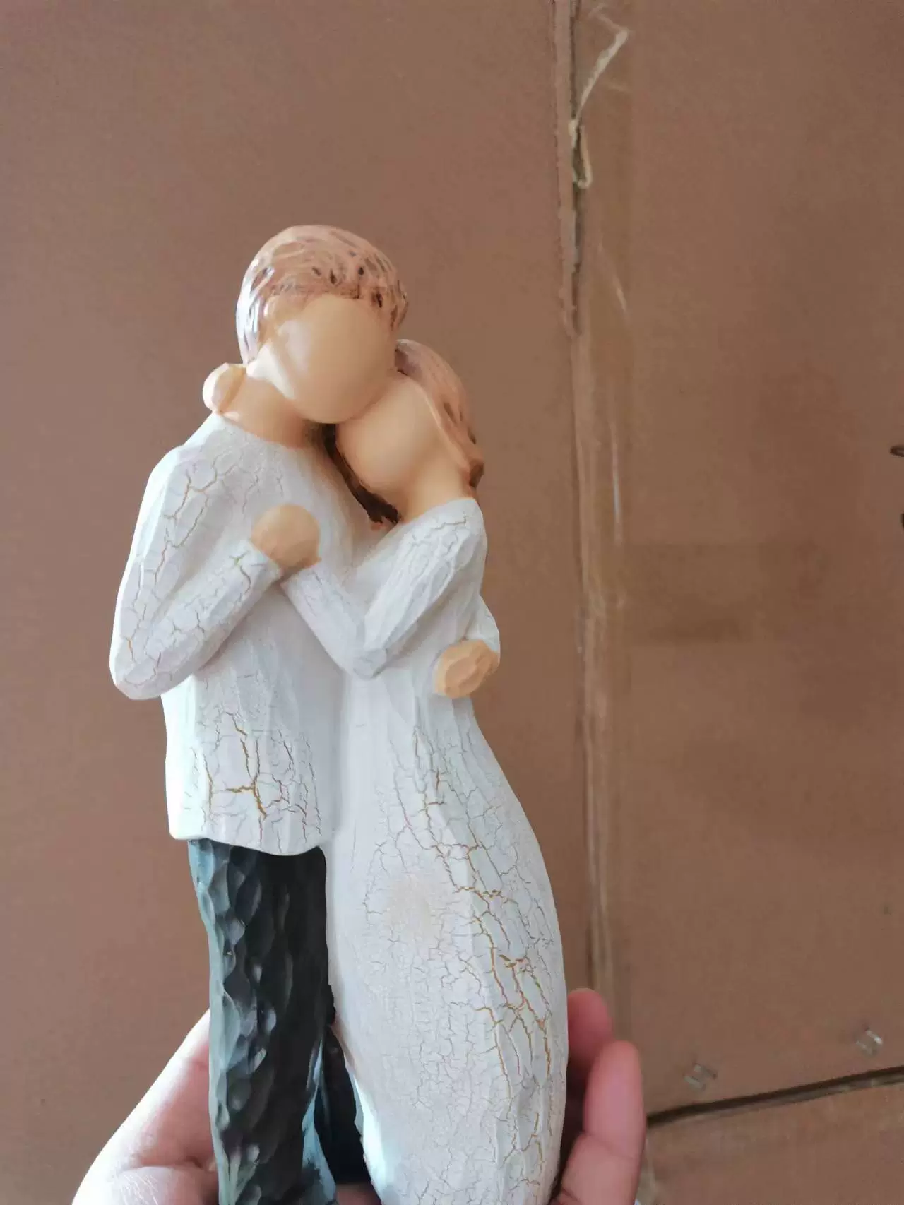 Cross-border new Embrace My Happiness imitation wood carving parent-child intimate figurine resin craft