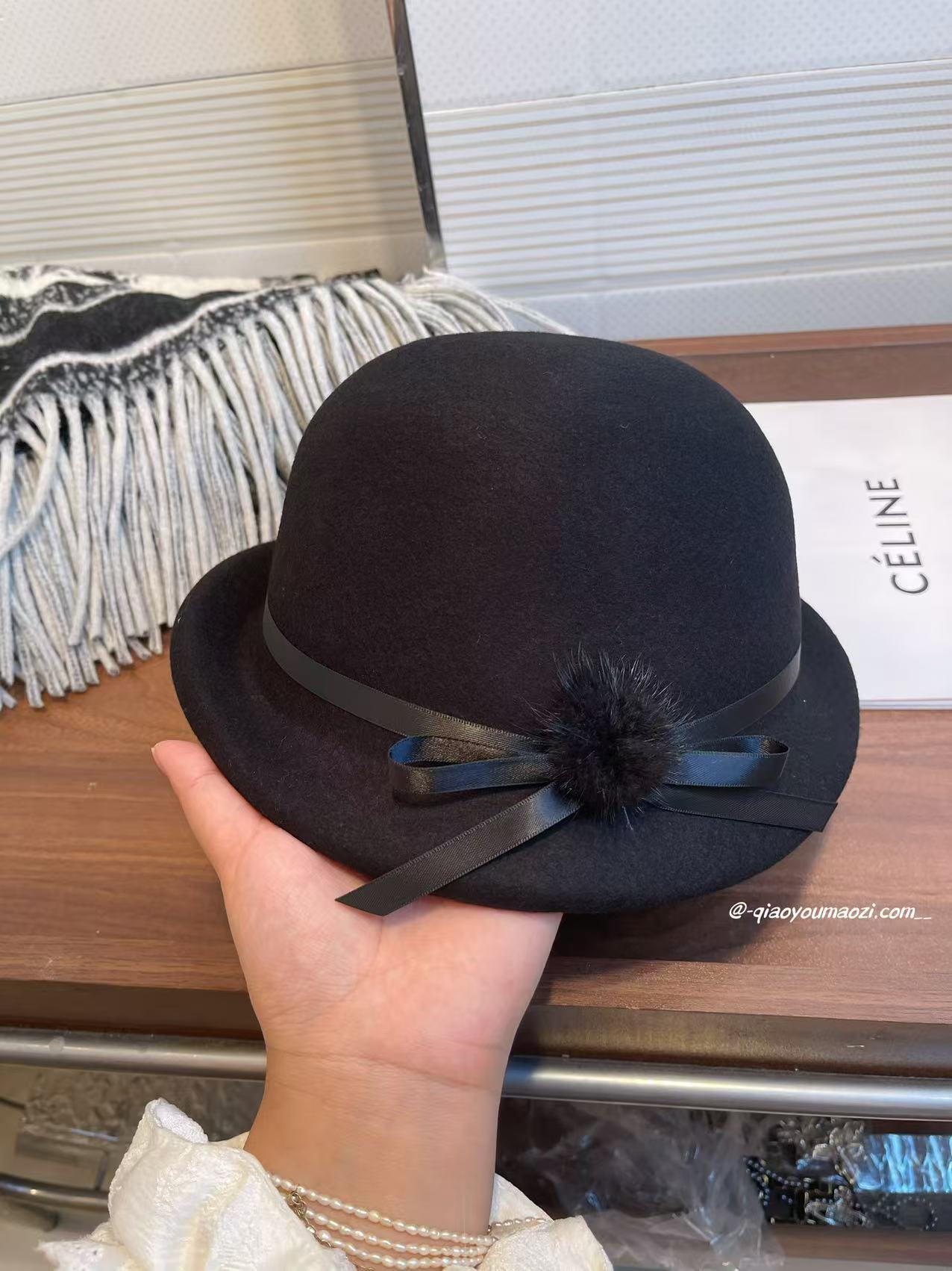 블랙 싱글 퍼 볼 모자