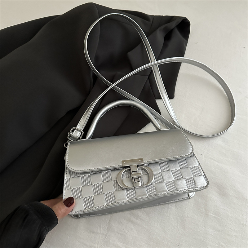 2024 otoño e invierno nuevo diseño de nicho bolso de mensajero de un solo hombro Maillard ambiente estilo todo fósforo pequeño bolso cuadrado para axila