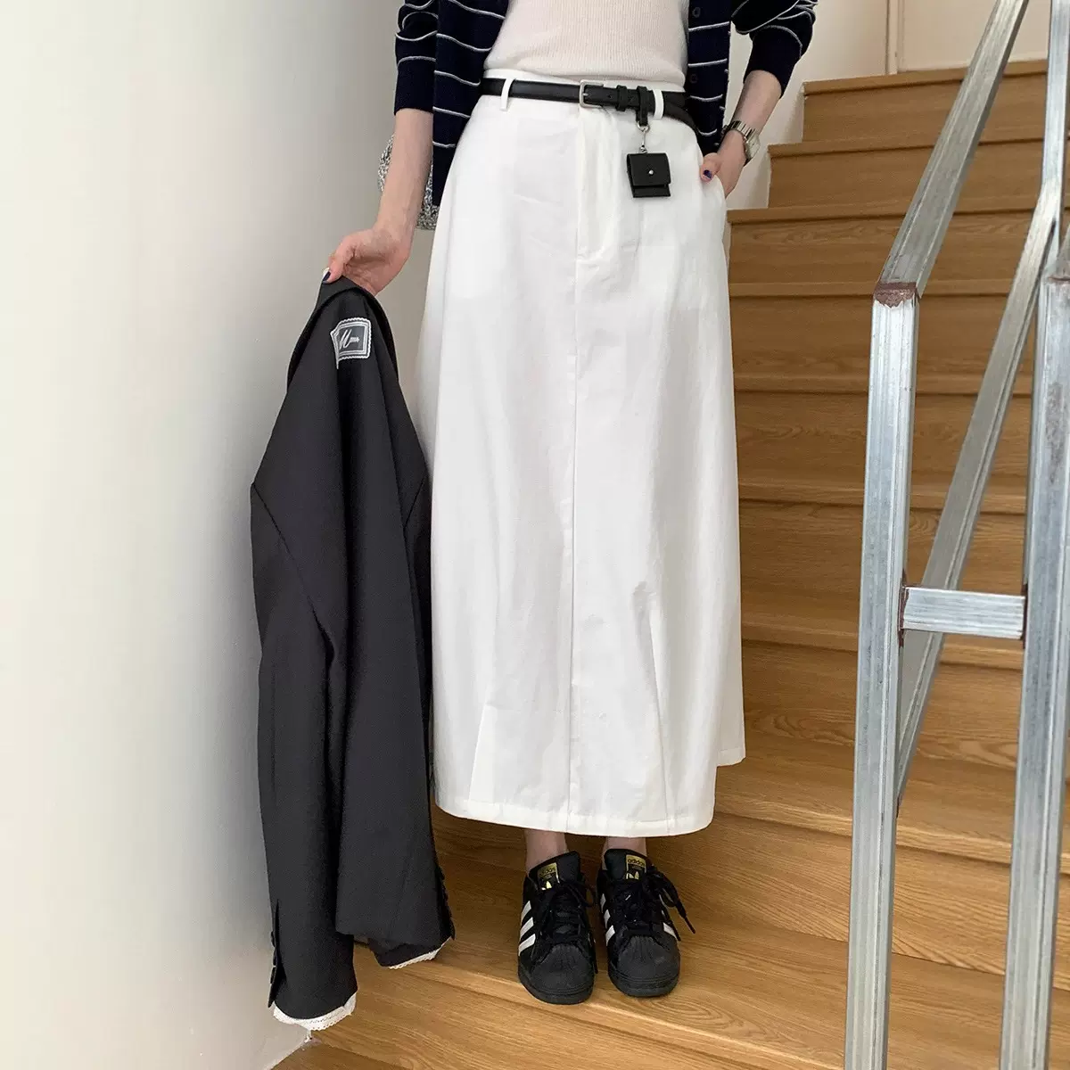 简约白色半身裙女秋季2025新款韩版高腰显瘦纯色百搭a字长裙子