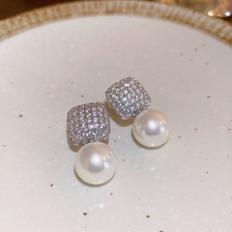 Aguja de plata diamantes geométricos aretes de perlas redondos ligeros de lujo de alta calidad pernos de orejas de estilo francés temperamento femenino orejas de nicho mayorista image 65