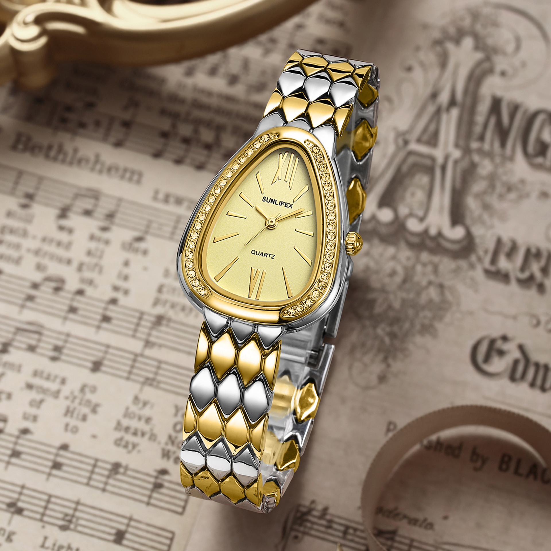 Fashion high-grade snake watch diamond cross-border alloy gold decoration small dial quartz watch a generation of hair
